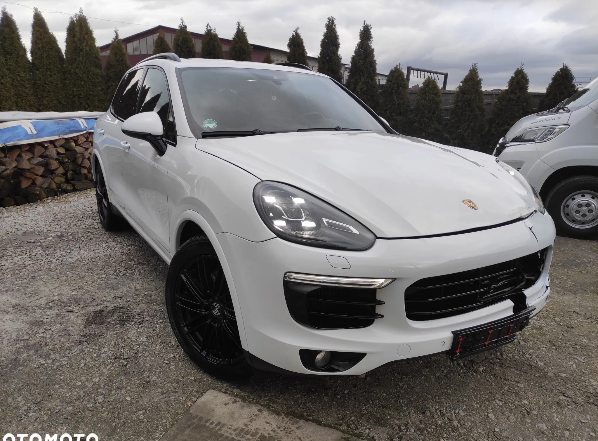 Porsche Cayenne cena 127800 przebieg: 127000, rok produkcji 2017 z Kańczuga małe 232